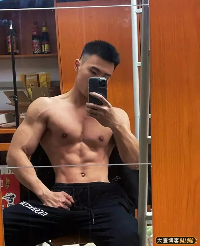 这个广西表哥身材有点帅呀,很难不爱! 这个广西表哥身材有点帅呀,很难不爱!