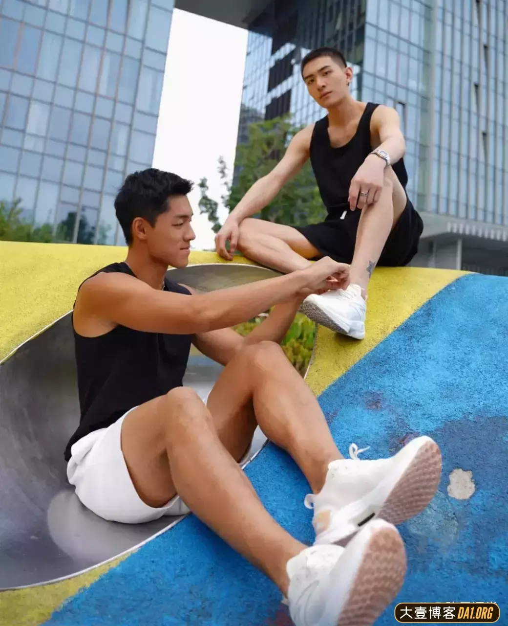 和肌肉帅哥一起玩耍是什么体验？