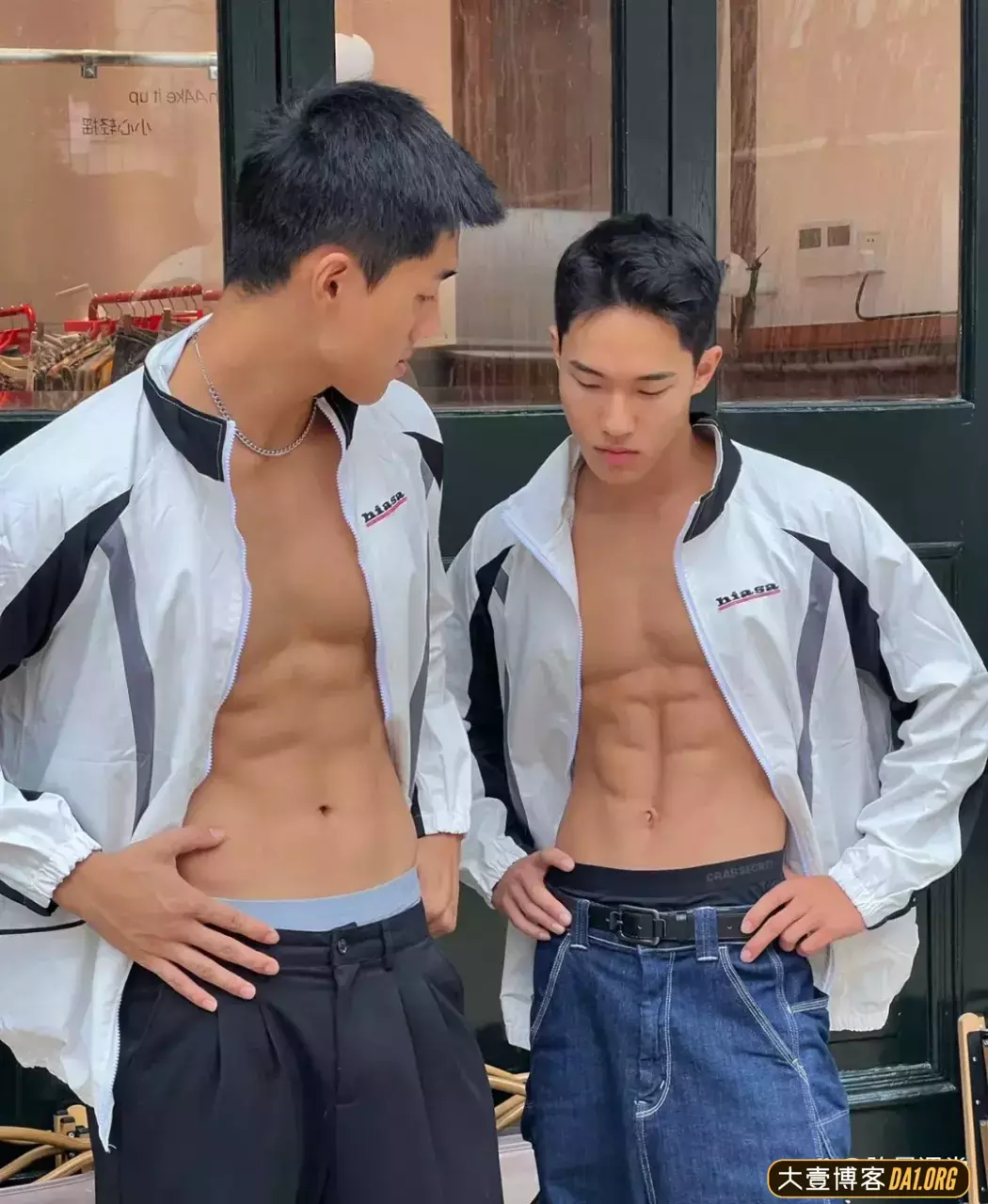 和肌肉帅哥一起玩耍是什么体验？
