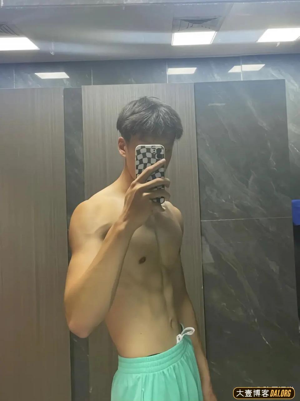 有这样的室友，你几点回寝室？