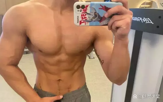 有这样的室友，你几点回寝室？