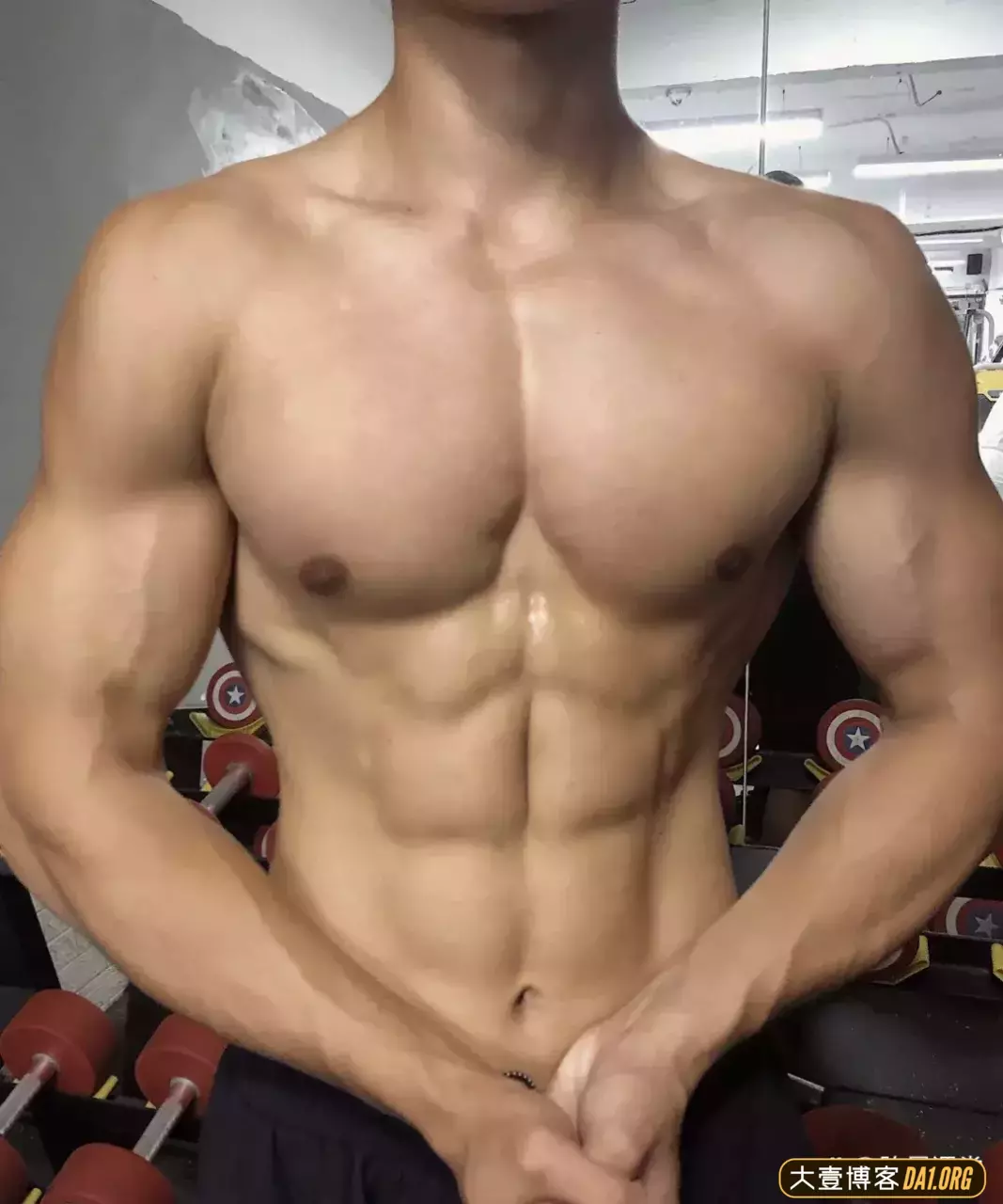 00后小帅哥请求做你的男朋友！