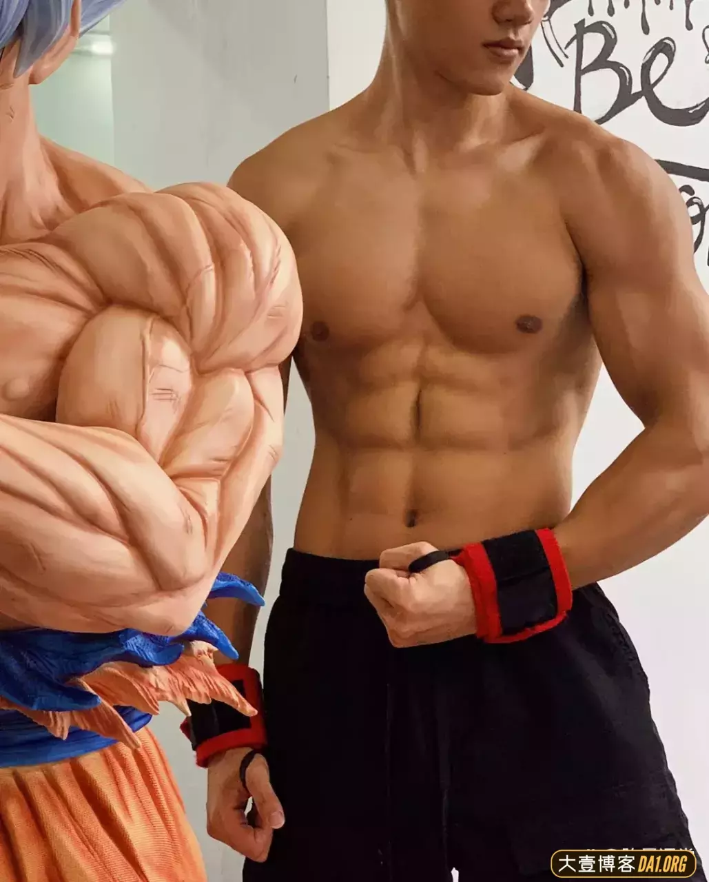 00后小帅哥请求做你的男朋友！