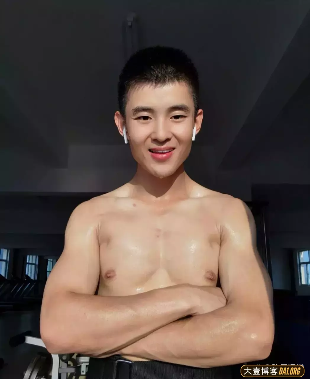 来自郑州的消防兵哥哥，看起来很顾家务实，是父母会喜欢的那种