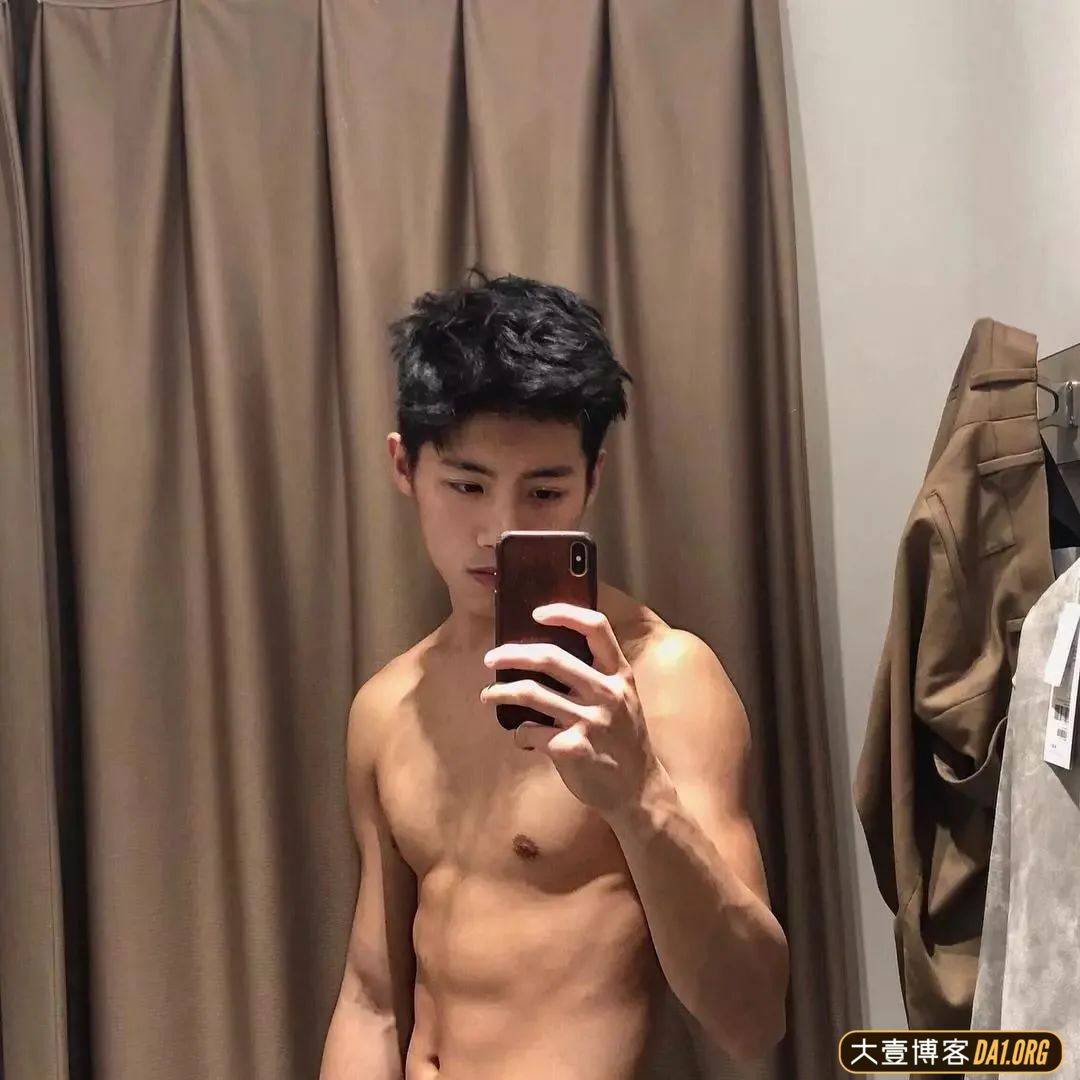 发现一枚台湾的马术小哥哥,骑马的样子真的好帅!注意力全在腿上 发现一枚台湾的马术小哥哥,骑马的样子真的好帅!注意力全在腿上