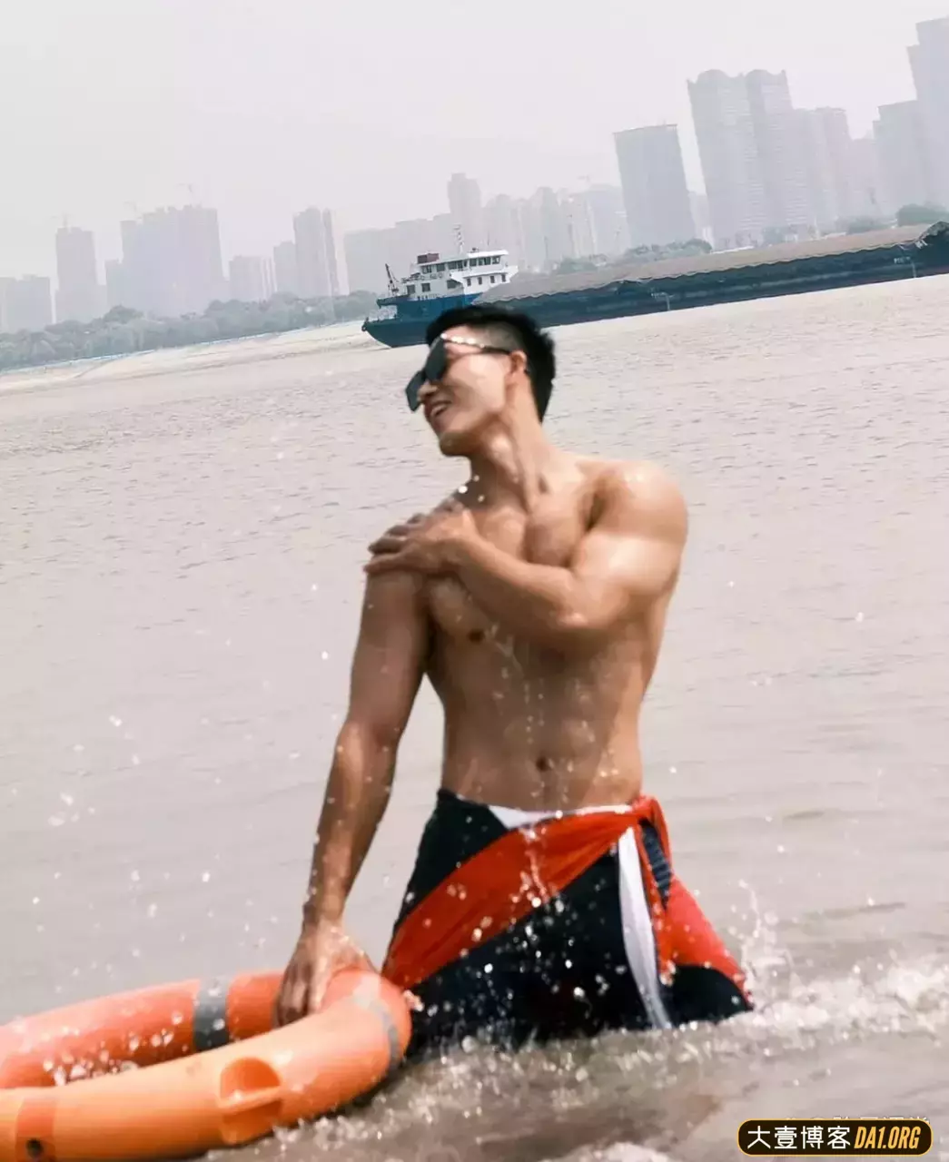 湖北宝藏男教练，身材真绝！