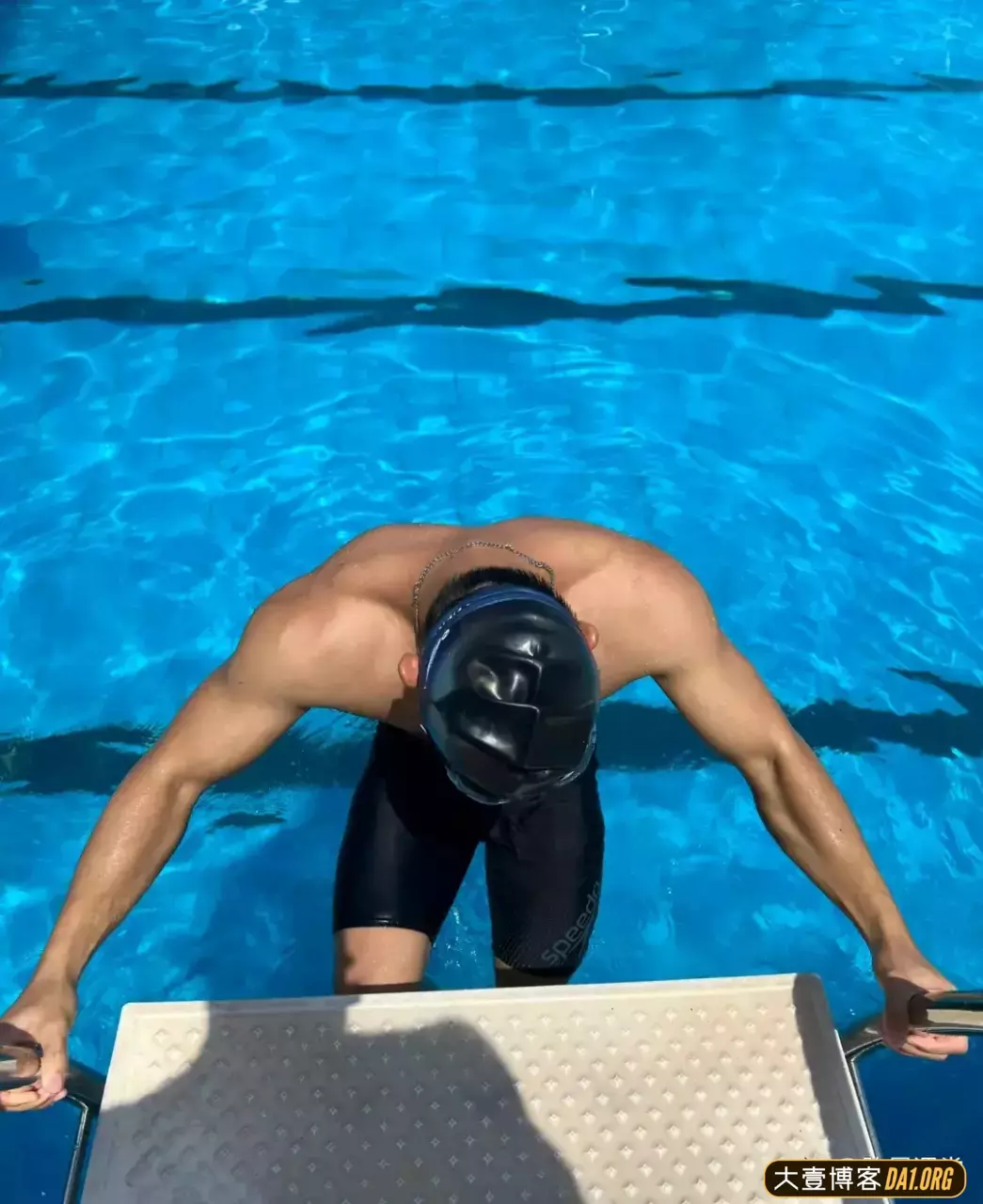 湖北宝藏男教练，身材真绝！