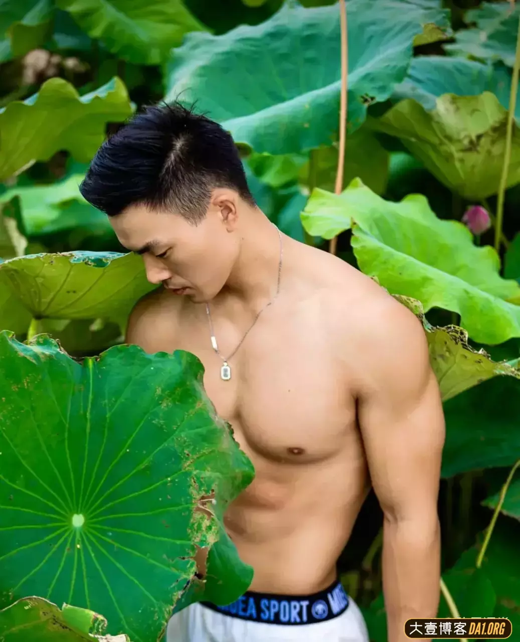 湖北宝藏男教练，身材真绝！