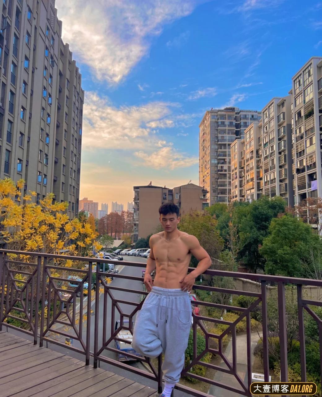 长沙小伙为找对象能有多拼？六年练出一身腱子肉！却依旧单身……