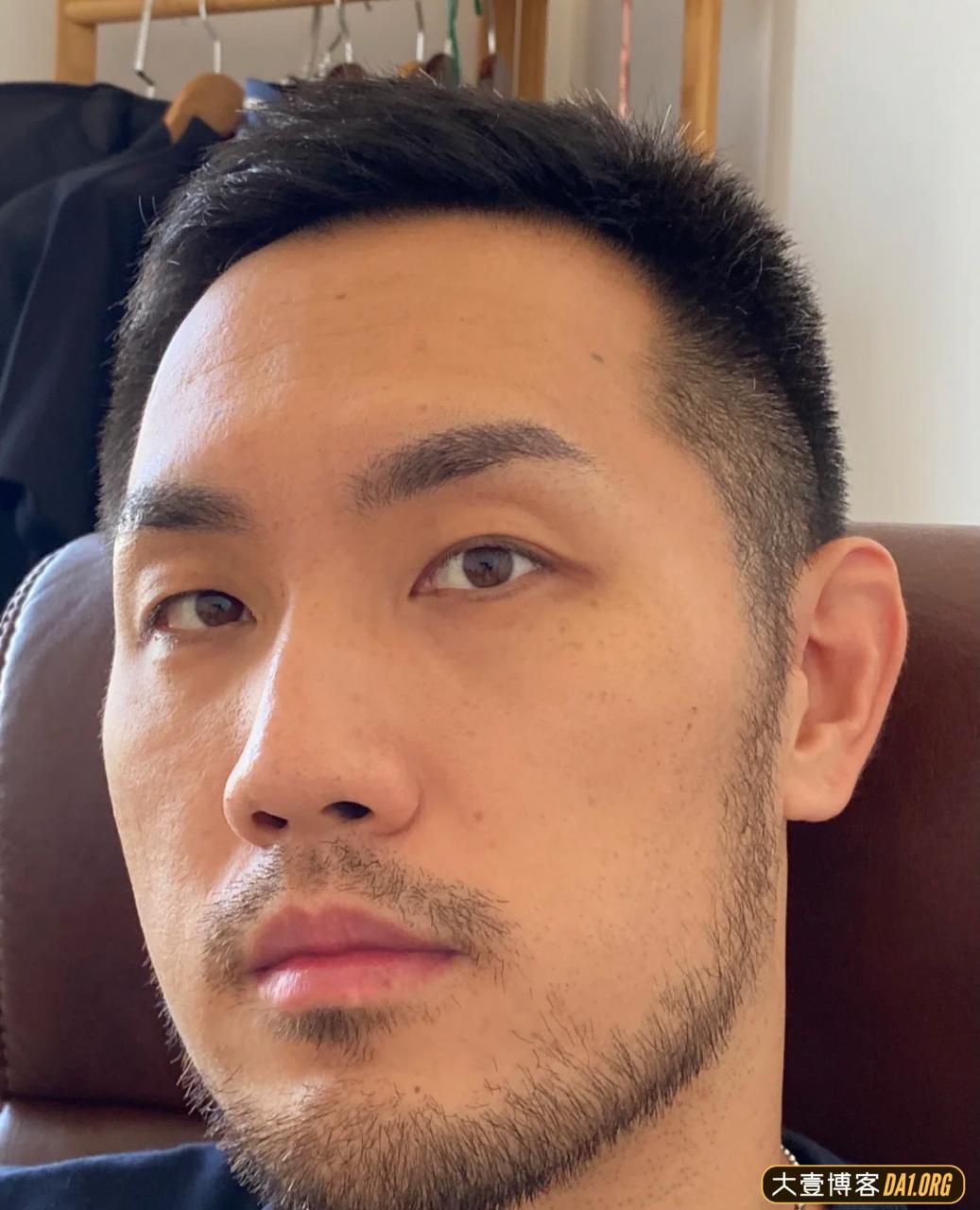 36岁叔系型男拥有八块腹肌后，被人追问是直男吗？