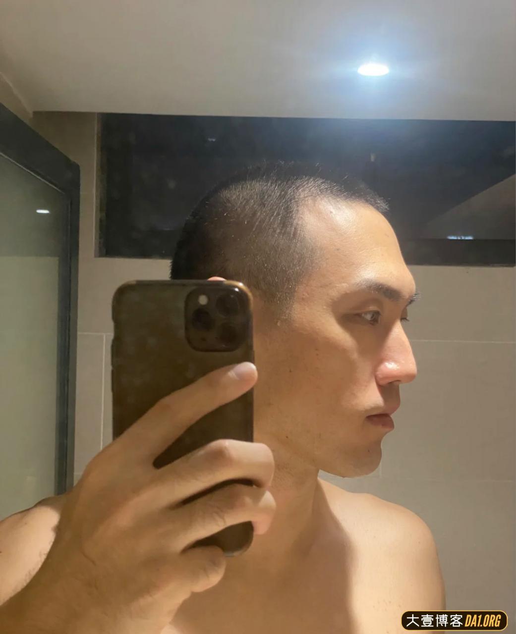 36岁叔系型男拥有八块腹肌后，被人追问是直男吗？