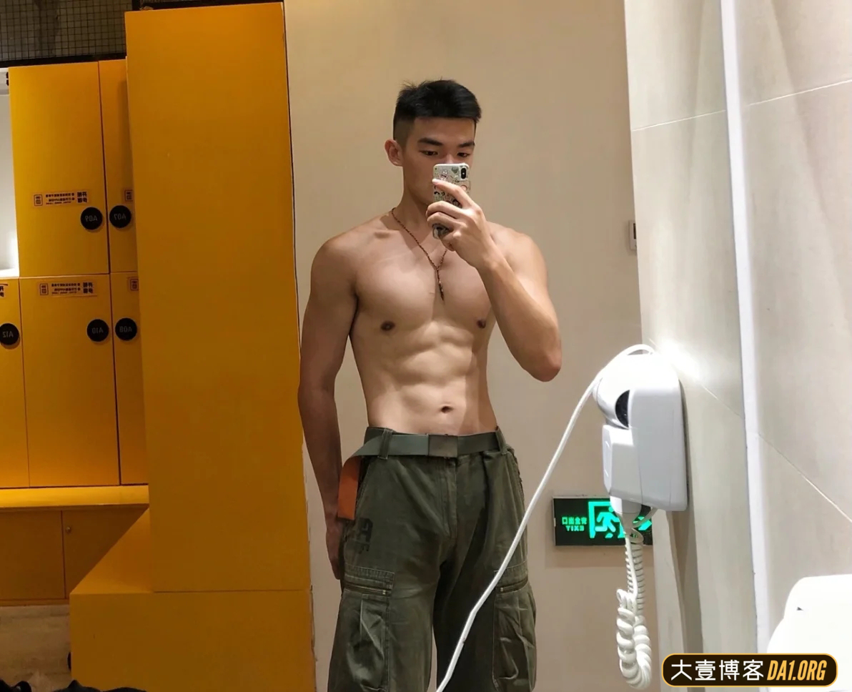 发现00后厦门帅锅一枚，天天狂晒腹肌！