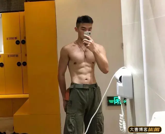 发现00后厦门帅锅一枚，天天狂晒腹肌！