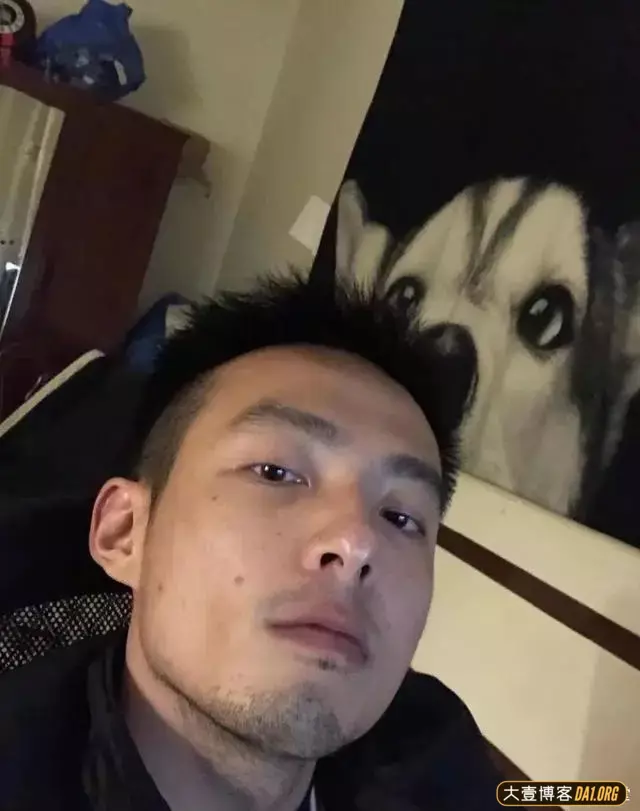 寸头帅哥因一组烟雾缭绕的痞味写真成功出圈,有一种沧桑的帅气! 寸头帅哥因一组烟雾缭绕的痞味写真成功出圈,有一种沧桑的帅气!