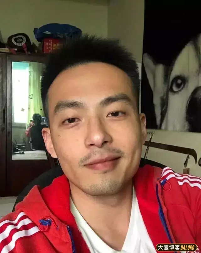 寸头帅哥因一组烟雾缭绕的痞味写真成功出圈,有一种沧桑的帅气! 寸头帅哥因一组烟雾缭绕的痞味写真成功出圈,有一种沧桑的帅气!