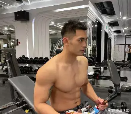 肉壮型男,只要领出去,坏人都不敢多看一眼,哈哈! 肉壮型男,只要领出去,坏人都不敢多看一眼,哈哈!