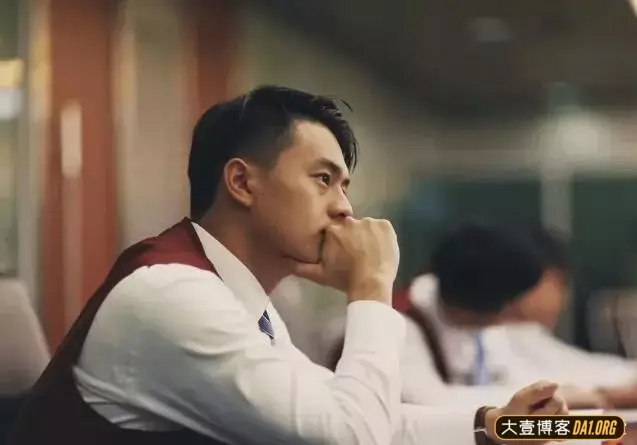 中国南航空少小哥哥,弹吉他的样子看起来好温柔呀 中国南航空少小哥哥,弹吉他的样子看起来好温柔呀