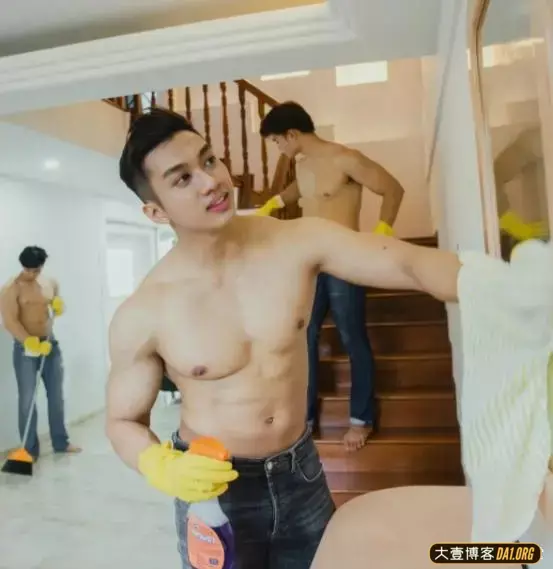 猛男保洁服务:恨不得自己立马魂穿照片中的女主人! 猛男保洁服务:恨不得自己立马魂穿照片中的女主人!