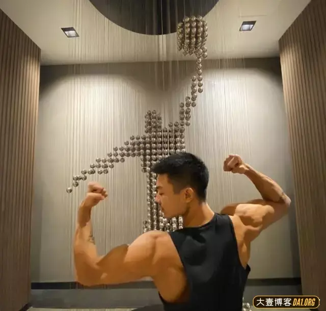 一个来自重庆本土的健身教练:大腿的纹身真好看 一个来自重庆本土的健身教练:大腿的纹身真好看