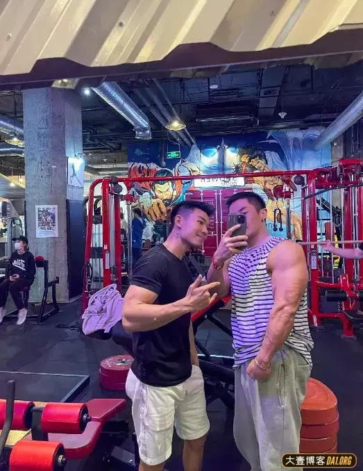 一个来自重庆本土的健身教练:大腿的纹身真好看 一个来自重庆本土的健身教练:大腿的纹身真好看