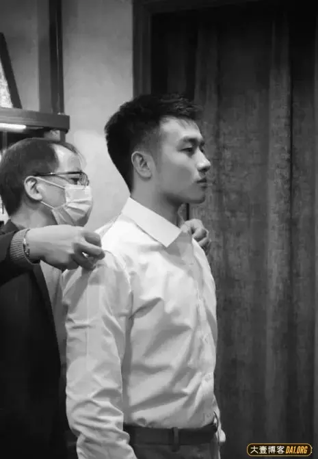 眉眼很好看的帅哥,正装精神帅气,有一种张孝全的feel~ 眉眼很好看的帅哥,正装精神帅气,有一种张孝全的feel~