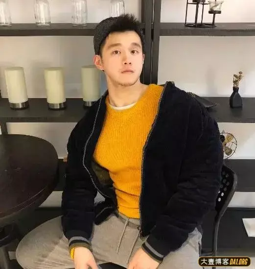 爱自拍的福建小狼狗,一张无辜的娃娃脸,却有着结实的大块肌肉 爱自拍的福建小狼狗,一张无辜的娃娃脸,却有着结实的大块肌肉