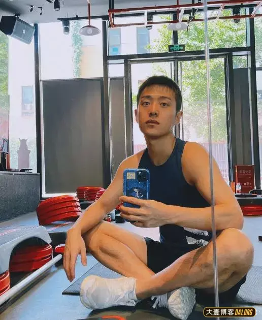 北京92年帅气男生,如果这样一位帅锅在家等你,你今晚会几点回家 北京92年帅气男生,如果这样一位帅锅在家等你,你今晚会几点回家