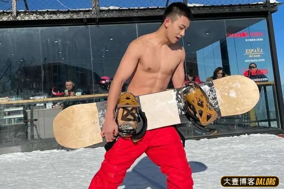 这个圆寸肌肉小哥怪好看的~-大壹博客