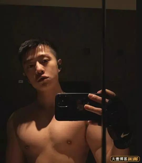 北京92年帅气男生,如果这样一位帅锅在家等你,你今晚会几点回家 北京92年帅气男生,如果这样一位帅锅在家等你,你今晚会几点回家