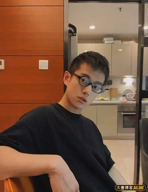 北京92年帅气男生,如果这样一位帅锅在家等你,你今晚会几点回家 北京92年帅气男生,如果这样一位帅锅在家等你,你今晚会几点回家