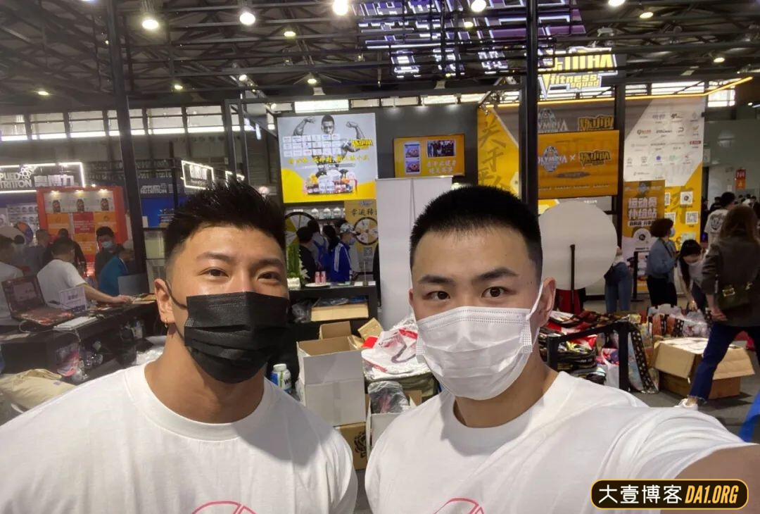 超帅滴滴司机被抓拍火了？这身材，这颜值：是你的新老公吗？