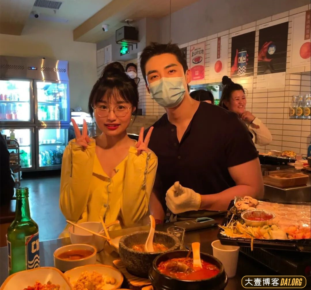 医院住院隔壁床是个肌肉男，该怎么办啊？