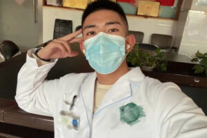 来自福建的肌肉帅医生火了，好想躺在床上，让他为我正骨呀！-大壹博客
