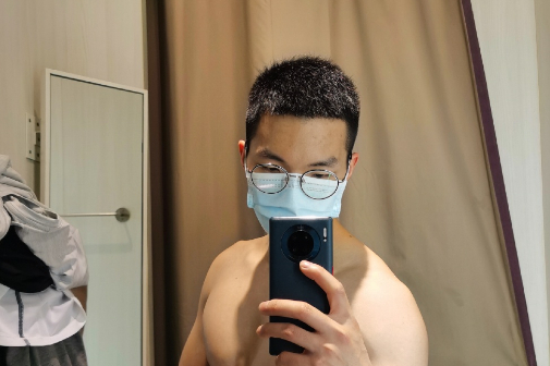 不爱露脸的肌肉帅哥，是因为害羞吗？不过腿毛足够有吸引力-大壹博客