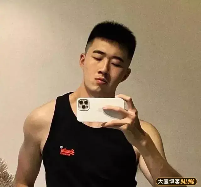 毛发旺盛有味道的足球小哥哥,原生态的青春模样很真实 毛发旺盛有味道的足球小哥哥,原生态的青春模样很真实