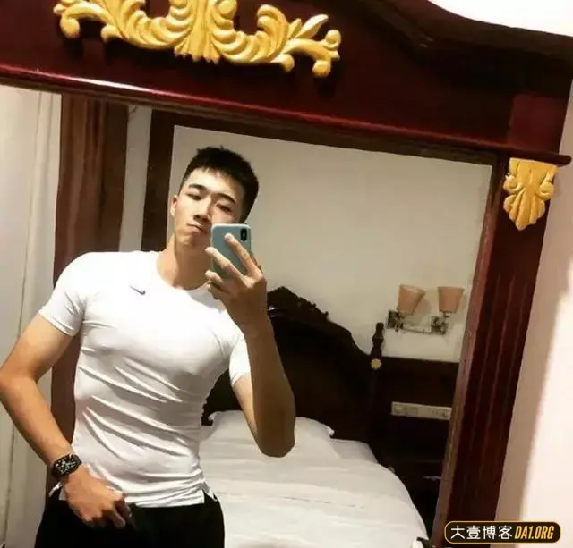 毛发旺盛有味道的足球小哥哥,原生态的青春模样很真实 毛发旺盛有味道的足球小哥哥,原生态的青春模样很真实