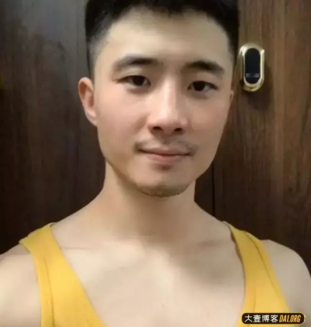 车间里的工装帅锅:散发着浓烈的荷尔蒙! 车间里的工装帅锅:散发着浓烈的荷尔蒙!