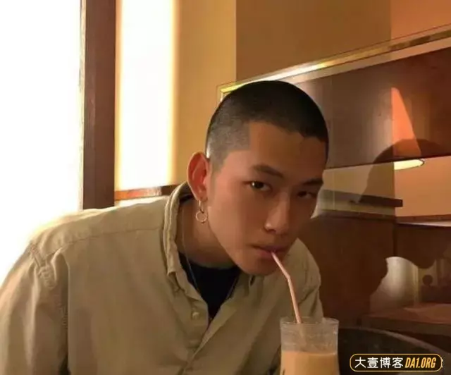 二月二龙抬头理发找不到Tony老师,干脆自己动手! 二月二龙抬头理发找不到Tony老师,干脆自己动手!