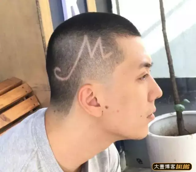 二月二龙抬头理发找不到Tony老师,干脆自己动手! 二月二龙抬头理发找不到Tony老师,干脆自己动手!