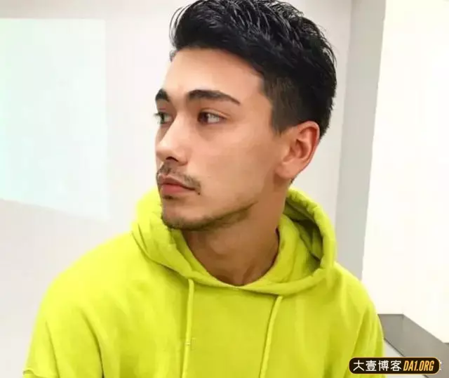 二月二龙抬头理发找不到Tony老师,干脆自己动手! 二月二龙抬头理发找不到Tony老师,干脆自己动手!