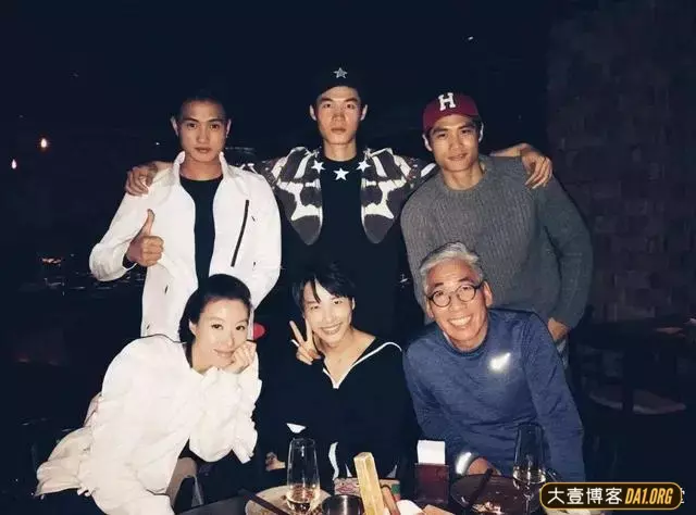 和林丹合影，被顾又铭公主抱，娱乐圈刘姥姥到底是谁啊？
