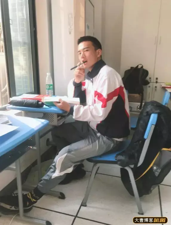要是你上学的时候有这样的体育老师,还会逃体育课吗? 要是你上学的时候有这样的体育老师,还会逃体育课吗?