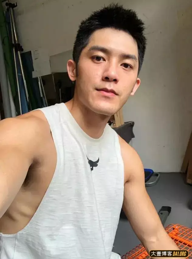 男人留胡子前后,有的人从稚嫩过渡到成熟,有的人就是灾难现场! 男人留胡子前后,有的人从稚嫩过渡到成熟,有的人就是灾难现场!
