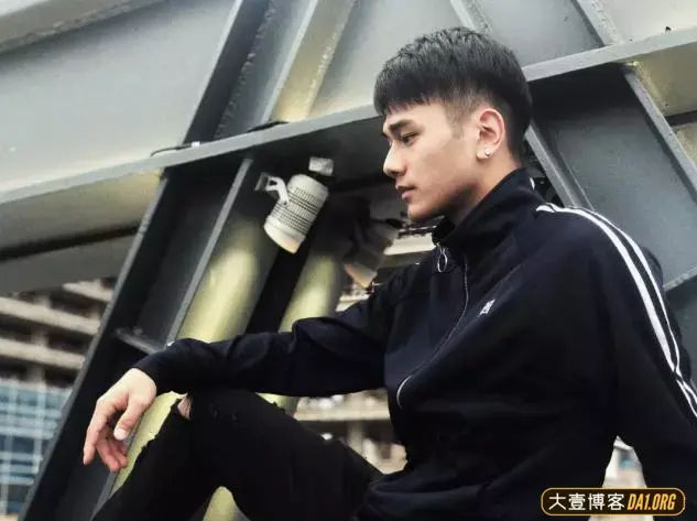 男人留胡子前后,有的人从稚嫩过渡到成熟,有的人就是灾难现场! 男人留胡子前后,有的人从稚嫩过渡到成熟,有的人就是灾难现场!