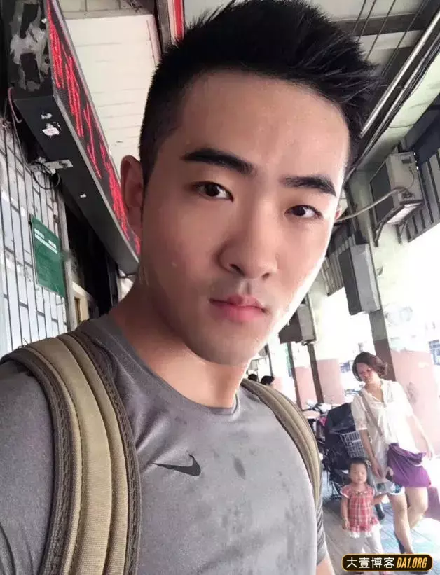 男人留胡子前后,有的人从稚嫩过渡到成熟,有的人就是灾难现场! 男人留胡子前后,有的人从稚嫩过渡到成熟,有的人就是灾难现场!