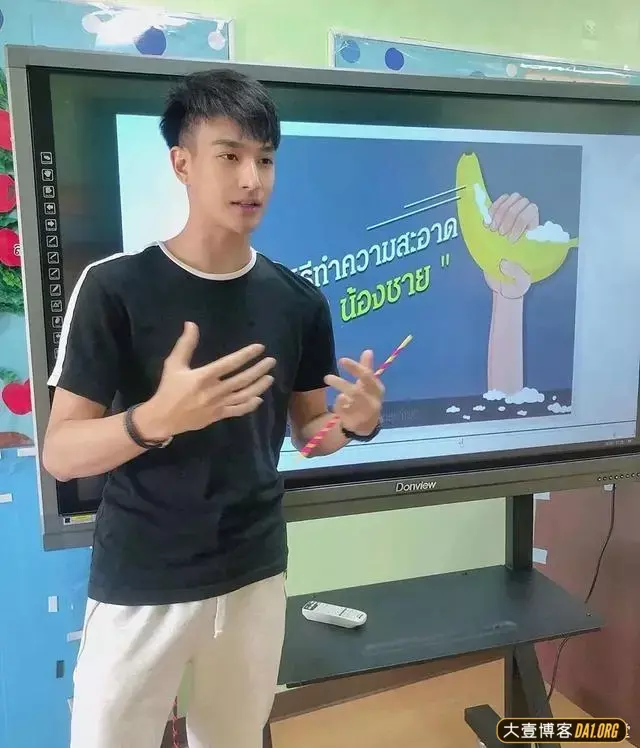 泰国男性生理课老师走红!这也太帅了吧! 泰国男性生理课老师走红!这也太帅了吧!