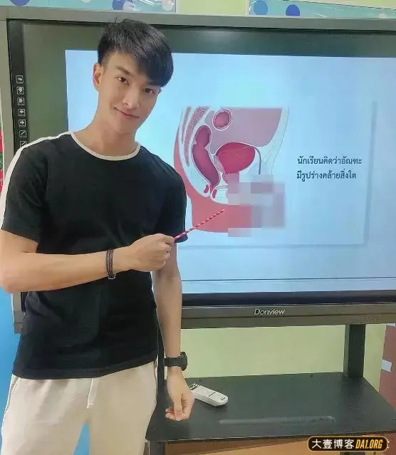 泰国男性生理课老师走红!这也太帅了吧! 泰国男性生理课老师走红!这也太帅了吧!