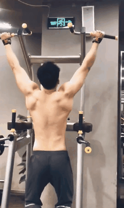 神似黄景瑜的东北肌肉小伙,出道9年,知道他的人却少得可怜! 神似黄景瑜的东北肌肉小伙,出道9年,知道他的人却少得可怜!