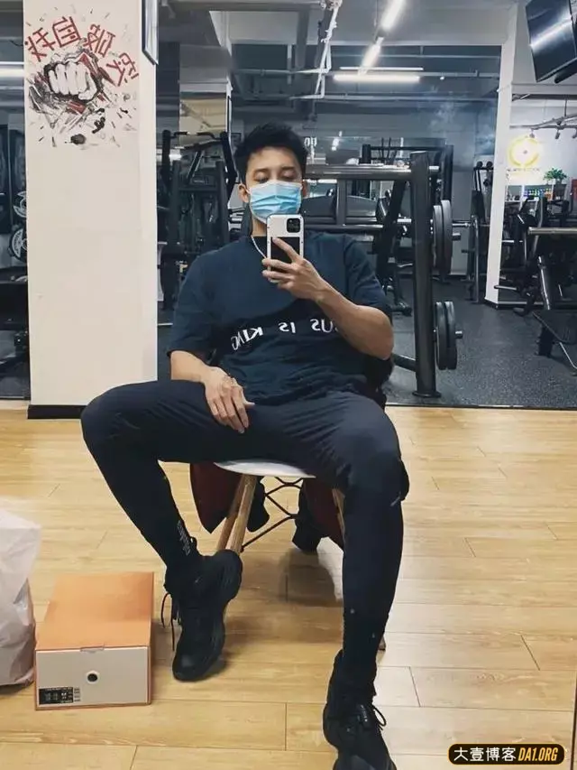 神似黄景瑜的东北肌肉小伙,出道9年,知道他的人却少得可怜! 神似黄景瑜的东北肌肉小伙,出道9年,知道他的人却少得可怜!