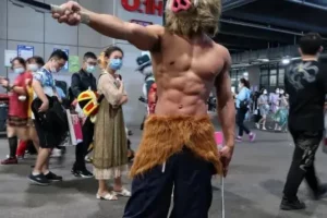 上海漫展cos《鬼灭之刃》角色伊之助的筋肉男火了！1200%还原动画-大壹博客